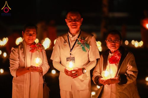 ภาพ No.130664:พิธีจุดโคมประทีปถวายเป็นพุทธบูชา ในโครงการบรรพชา 1,250 รูป ณ มหาวิหารมายาเทวี แดนประสูติ สวนลุมพินี ประเทศเนปาล วันที่ 9 มีนาคม พ.ศ. 2567