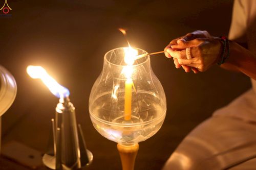 ภาพ No.253677:วันที่ 10 ตุลาคม พ.ศ. 2568 พิธีจุดประทีปบูชาพระผู้ปราบมาร, พิธีจุดประทีปบนพระมหาธรรมกายเจดีย์  20,000 ดวง เนื่องในวันคล้ายวันเกิดครบรอบ 141 ปี พระมงคลเทพมุนี (สด จนฺทสโร)