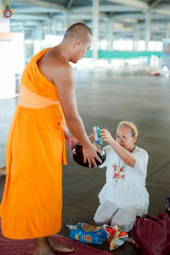 ภาพ No.214635:วันศุกร์ที่ 4 เมษายน พ.ศ.2568 นาคธรรมทายาทตักบาตรพระพี่เลี้ยง ในโครงการบรรพชาสามเณร ฟื้นฟูพระพุทธศาสนาทั่วไทย ณ วิหารคด 22 วัดพระธรรมกาย