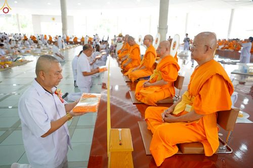 ภาพ No.247426:วันจันทร์ที่ 22 กันยายน พ.ศ. 2568 (วันพระ แรม 15 ค่ำ เดือน 10) พิธีบุพเปตพลี ครั้งที่ 170 ร่วมอุทิศบุญแด่หมู่ญาติที่ล่วงลับไปแล้ว และสืบทอดอายุพระพุทธศาสนา ณ หอฉันคุณยายอาจารย์ฯ วัดพระธรรมกาย