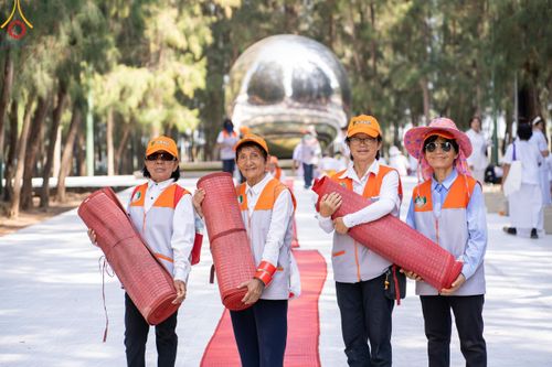 ภาพ No.112495:V.11 สามารถ การเตรียมงาน เก็บงาน การรับบุญของเจ้าหน้าที่หน่วยงานต่างๆ เพื่อโครงการธรรมยาตรา กตัญญูบูชา มหาปูชนียาจารย์ พระมงคลเทพมุนี (สด จนฺทสโร) พระผู้ปราบมาร อนุสรณ์สถาน 7 แห่ง ปีที่ 12 ระหว่างวันที่ 2 - 31 มกราคม พ.ศ.2567