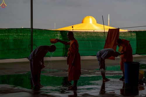 ภาพ No.242998:วันที่ 31 สิงหาคม พ.ศ. 2568 พิธีตัดปอยผมและปลงผม โครงการอุปสมบทหมู่บูชาธรรม ครบรอบ 108 ปี วันครูผู้ค้นพบวิชชาธรรมกาย ณ วัดพระธรรมกาย