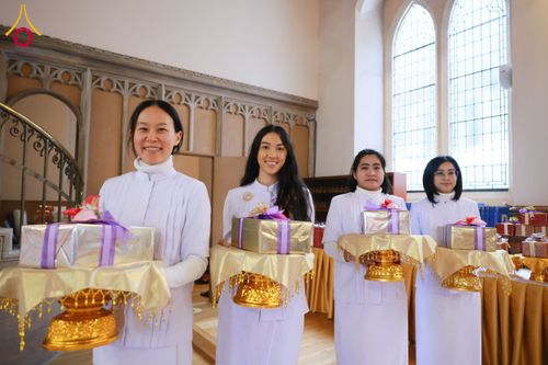 ภาพ No.172212:พิธีทอดกฐิน วัดพระธรรมกายสก็อตแลนด์ บูชาธรรม 80 ปี หลวงพ่อธัมมชโย โดยคณะศิษยานุศิษย์วัดพระธรรมกาย วันที่ 25 ตุลาคม พ.ศ. 2567