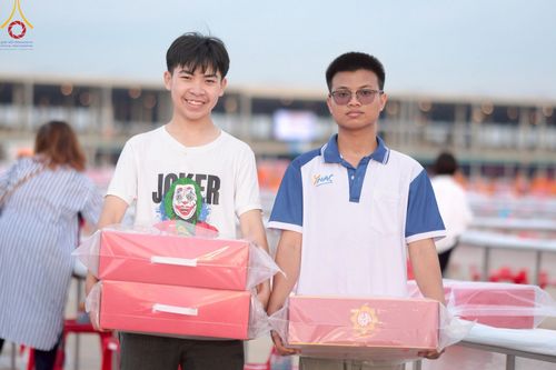 ภาพ No.219117:วันที่ 19-21 เมษายน พ.ศ. 2568 การเตรียมงานในลานธรรม , วิหารคด เพื่องานวันคุ้มครองโลก 22 เมษายน พ.ศ. 2568