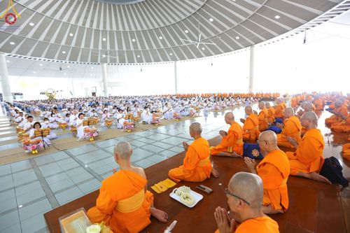 ภาพ No.162175:พิธีถวายภัตตาหารเมนูสวรรค์ เนื่องในวันออกพรรษา (ขึ้น 15 ค่ำ เดือน 11) วันพฤหัสบดีที่ 17 ตุลาคม พ.ศ. 2567 ณ หอฉันคุณยายอาจารย์ฯ วัดพระธรรมกาย