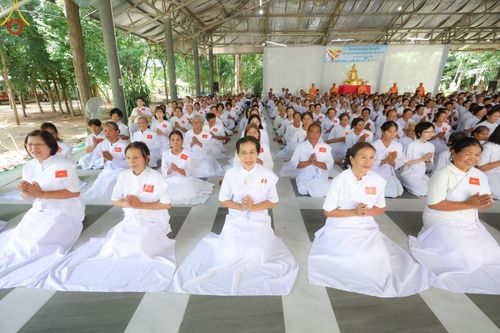 ภาพ No.158316:โครงการอบรมอุบาสก อุบาสิกาแก้ว  ตัวแทนทอดกฐิน 30,000 วัด ทั่วไทย บูชาธรรม 80 ปี หลวงพ่อธัมมชโย ระหว่างวันที่ 20-22 กันยายน พ.ศ. 2567 ณ จังหวัดบุรีรัมย์ รุ่นที่ 3