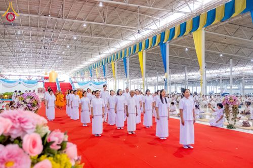 ภาพ No.237483:วันอาทิตย์ที่ 10 สิงหาคม พ.ศ.2568 พิธีมอบใบประกาศเกียรติคุณ โครงการสอบบาลี "ฉลองแชมป์" บูชาธรรม 80 ปี หลวงพ่อธัมมชโย ประจำปี 2568 และ พิธีมอบดวงแก้วสามเณรทรงบาลีไวยากรณ์ ณ สภาธรรมกายสากล วัดพระธรรมกาย ปทุมธานี