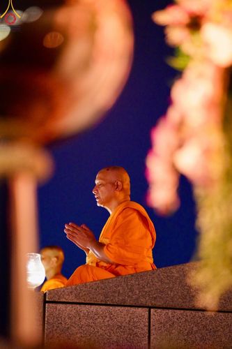 ภาพ No.279275:พิธีจุดวิสาขประทีป พิธีเวียนประทักษิณ ในวันวิสาขบูชา พุธที่ 22 พฤษภาคม พ.ศ. 2567 ( วันพระขึ้น 15 ค่ำ เดือน 6 ) ณ ลานธรรม พระมหาธรรมกายเจดีย์ วัดพระธรรมกาย จ.ปทุมธานี