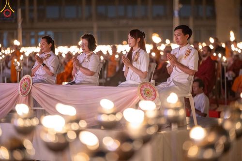 ภาพ No.125058:พิธีเวียนประทักษิณและจุดมาฆประทีป (ชุดที่ 2) ในวันมาฆบูชา เสาร์ที่ 24 กุมภาพันธ์ พ.ศ. 2567 ณ พระมหาธรรมกายเจดีย์ วัดพระธรรมกาย