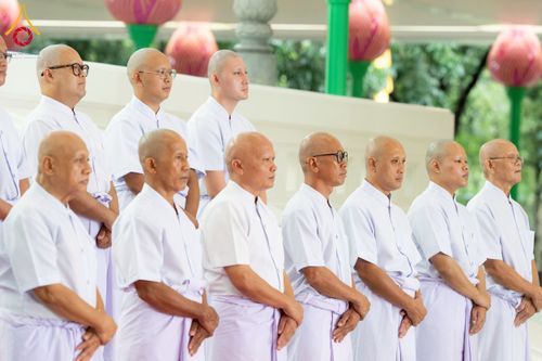 ภาพ No.244730:วันเสาร์ที่ 6 กันยายน พ.ศ. 2568 พิธีขอขมา-รับผ้าไตรของนาคธรรมทายาท โครงการอุปสมบทหมู่บูชาธรรมครบรอบ 108 ปี  วันครูผู้ค้นพบวิชชาธรรมกาย ณ โบสถ์พระไตรปิฎก วัดพระธรรมกาย