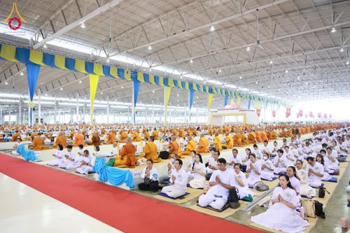 ภาพ No.59989:พิธีเจริญพระพุทธมนต์ "ฉลองอายุวัฒนมงคล 80 ปี หลวงพ่อธัมมชโย" พิธีถวายไทยธรรม คณะสงฆ์ 10,000 กว่าวัดทั่วประเทศ ในวันคุ้มครองโลก วันจันทร์ที่ 22 เมษายน พ.ศ. 2567 ณ สภาธรรมกายสากล วัดพระธรรมกาย จ.ปทุมธานี