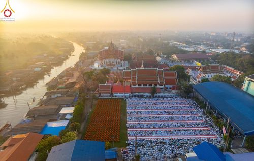 ภาพ No.197682:พิธีตักบาตรพระธรรมยาตรา ณ อนุสรณ์สถานลำดับที่ 4 สถานที่เกิดด้วยกายธรรม วัดโบสถ์(บน) ต.บางคูเวียง จ.นนทบุรี ในโครงการธรรมยาตรา กตัญญูบูชา มหาปูชนียาจารย์ พระมงคลเทพมุนี(สด จนฺทสโร) พระผู้ปราบมาร อนุสรณ์สถาน 7 แห่ง ปีที่ 13 วันที่ 19 มกราคม พ.ศ. 2568