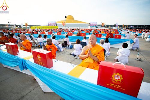 ภาพ No.219622:วันอังคารที่ 22 เมษายน พ.ศ. 2568 พิธีถวายมหาสังฆทานคณะสงฆ์ 40,000 กว่าวัดทั่วประเทศ เนื่องในวันคุ้มครองโลก ณ วัดพระธรรมกาย จ.ปทุมธานี