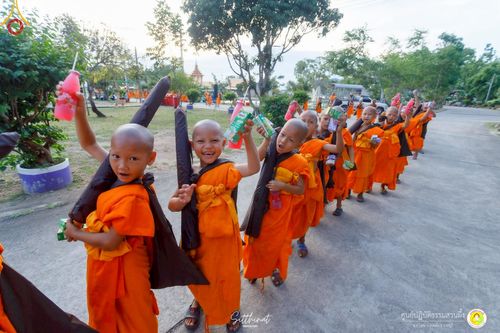 ภาพ No.222191:วันที่ 26-27 เมษายน พ.ศ. 2568 ศูนย์ปฏิบัติธรรมสวนผึ้ง ร่วมกับ ธุดงค์คสถานประจวบคีรีขันธ์ และวัดอ่าวน้อย  จัดกิจกรรมเดินธรรมยาตรา ตักบาตรข้าวสารอาหารแห้ง และจุดประทีปถวายเป็นพุทธบูชา ณ วัดอ่าวน้อย จ.ประจวบคีรีขันธ์