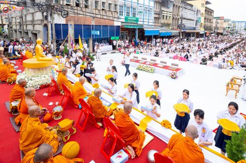 ภาพ No.245292:วันอาทิตย์ที่ 14 กันยายน พ.ศ. 2568 ตักบาตรพระ 555 รูป มหากุศล  น้อมถวายเป็นพุทธบูชา ณ หอนาฬิกาเบตง อ.เบตง จ.ยะลา