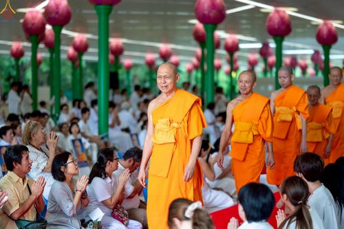 ภาพ No.229193:วันเสาร์ที่ 14 มิถุนายน พ.ศ. 2568 พิธีบรรพชา , พิธีถวายบาตร , พิธีอุปสมบท ในโครงการบรรพชาอุปสมบทหมู่ ผู้บริหารรุ่นที่ 15 และ อุดมศึกษา รุ่นที่ 52 ณ โบสถ์พระไตรปิฎก วัดพระธรรมกาย