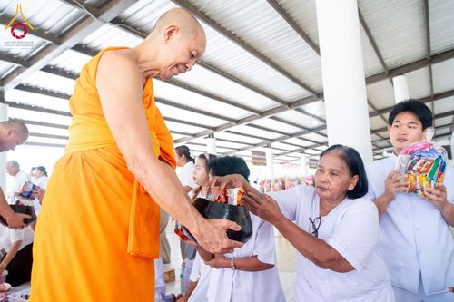 ภาพ No.156191:พิธีถวายสังฆทานแด่คณะสงฆ์ 323 วัด 4 จังหวัดชายแดนภาคใต้ ปีที่ 20 ครั้งที่ 173 พิธีมอบกองทุนหนุนแรงใจช่วยครูใต้ ปีที่ 17 ครั้งที่ 137 วันเสาร์ที่ 21 กันยายน พ.ศ.2567 ณ ศูนย์ปฏิบัติธรรมภาคใต้ อ.บางกล่ำ จ.สงขลา