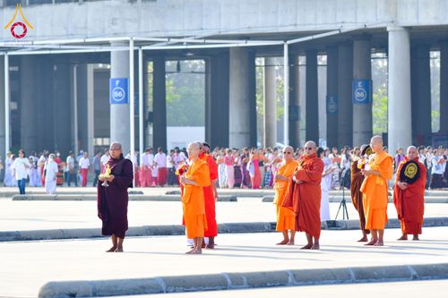 ภาพ No.209683:วันอาทิตย์ที่ 2 มีนาคม พ.ศ. 2568 พิธีภาคบ่าย สัมมนาพิเศษ, ปฏิบัติธรรม พิธีรับมอบพระบรมสารีริกธาตุ ณ สภาธรรมกายสากล วัดพระธรรมกาย