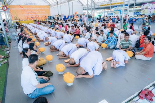 ภาพ No.133486:พิธีขอขมารับผ้าไตร, พิธีบรรพชาสามเณร, สามเณรออกบิณฑบาต ในโครงการบรรพชาสามเณร ฟื้นฟูพระพุทธศาสนาทั่วไทย  ณ ศูนย์ปฏิบัติธรรม และอบรมเยาวชนเมืองยะลา วันที่ 3 เมษายน พ.ศ. 2567