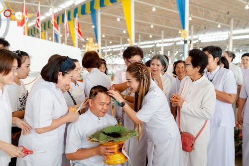 ภาพ No.223192:วันที่ 2 -10 พฤษภาคม พ.ศ. 2568 พิธีตัดปอยผม ปลงผม พิธีขอขมาลาอุปสมบทอุทิศชีวิต ของอุบาสก พิสิทธิ์ หมื่นแกล้ว  ณ วัดพระธรรมกาย