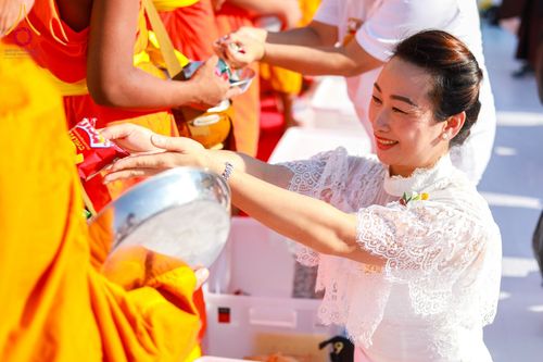 ภาพ No.147909:มหาสังฆทานครั้งยิ่งใหญ่ ตักบาตรพระ 10,000 รูป คณะสงฆ์ 4 ประเทศ 14 จังหวัดภาคใต้ วันอาทิตย์ที่ 11 สิงหาคม พ.ศ. 2567 ณ นิพัทธ์อุทิศ 3 ใจกลางนครหาดใหญ่ จ.สงขลา