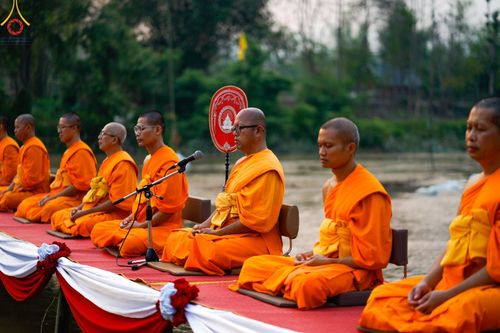 ภาพ No.63318:Photo Story  มหัศจรรย์วัดดงดินแดง Episode 1  พิธีปลงผมนาคธรรมทายาท  ในโครงการบรรพชาอุปสมบทหมู่ ฟื้นฟูพระพุทธศาสนาทั่วไทย วัดดงดินแดง ณ ลำน้ำแม่ตื่น อ.อมก๋อย จ.เชียงใหม่ วันที่ 2 เมษายน พ.ศ. 2567