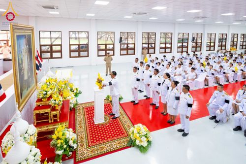 ภาพ No.276058:วันที่ 5 ธันวาคม พ.ศ. 2568 พสกนิกรอำเภอคลองหลวง พร้อมใจบำเพ็ญกุศลอุทิศถวาย “ในหลวงรัชกาลที่ 9” น้อมรำลึกในพระมหากรุณาธิคุณ เนื่องในวันคล้ายวันพระบรมราชสมภพ วันชาติ และวันพ่อแห่งชาติ ณ อาคารปลูกศรัทธา 2 วัดพระธรรมกาย อำเภอคลองหลวง จังหวัดปทุมธานี