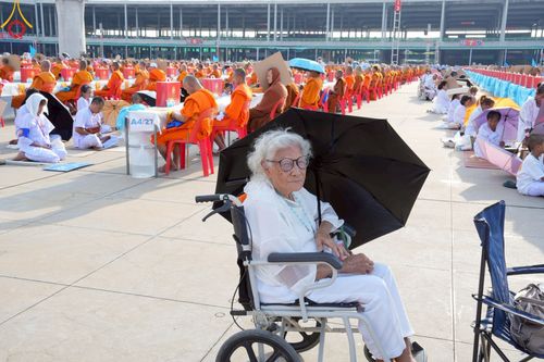 ภาพ No.221603:วันอังคารที่ 22 เมษายน พ.ศ. 2568 ภาพพิธีถวายมหาสังฆทานคณะสงฆ์ 40,000 กว่าวัดทั่วประเทศ เนื่องในวันคุ้มครองโลก ชุดที่ 2 (ปลื้มให้สมการรอคอย) ณ ลานธรรมพระมหาธรรมกายเจดีย์ วัดพระธรรมกาย