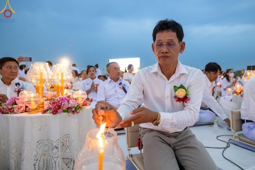 ภาพ No.118227:พิธีจุดประทีปถวายเป็นพุทธบูชา และบูชาธรรมมหาปูชนียาจารย์ พระมงคลเทพมุนี(สด จนฺทสโร) วันที่ 24 มกราคม พ.ศ. 2567 ณ อนุสรณ์สถานบางปลา อ.บางเลน จ.นครปฐม