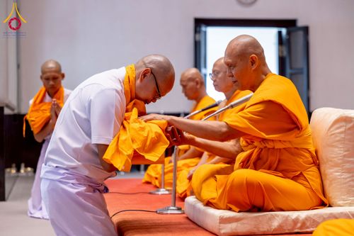 ภาพ No.256232:วันที่ 4 ตุลาคม พ.ศ. 2568 พิธีบรรพชาอุปสมบท  โครงการอุปสมบทหมู่บูชาธรรม 141 ปี  พระมงคลเทพมุนี (สด จนฺทสโร) ณ โบสถ์พระไตรปิฏก วัดพระธรรมกาย จ.ปทุมธานี