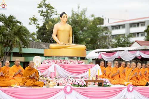 ภาพ No.241929:วันอาทิตย์ที่ 31 สิงหาคม พ.ศ. 2568 พิธีทำบุญแด่คณะสงฆ์ 122 รูป ฉลอง 121 ปี อำเภอคลองหลวง จ.ปทุมธานี เพื่อนำส่งช่วยเหลือคณะสงฆ์ 323 วัด 4 จังหวัดชายแดนภาคใต้ และช่วยเหลือประชาชนจากเหตุปะทะ แนวชายแดนไทย-กัมพูชา ณ บริเวณหน้าที่ว่าการอำเภอคลองหลวง 