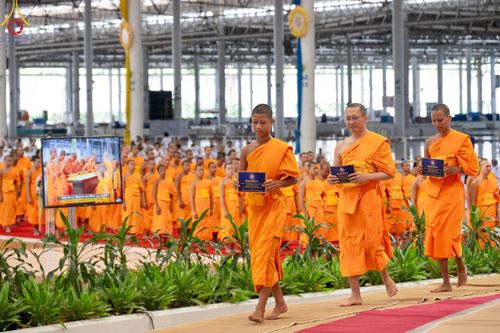 ภาพ No.153239:พิธีมุทิตาสักการะ พระภิกษุ-สามเณร ผู้สอบไล่ได้เปรียญธรรม ประโยค 1-2 ถึงประโยค ป.ธ.9 และบาลีศึกษา ประโยค1-2 ถึง บ.ศ.9 , พิธีมอบดวงแก้วสามเณรผู้ทรงบาลีไวยากรณ์ วัดพระธรรมกาย และ ศูนย์ส่งเสริมศีลธรรมในประเทศและต่างประเทศ วันอาทิตย์ที่ 8 กันยายน พ.ศ.2567