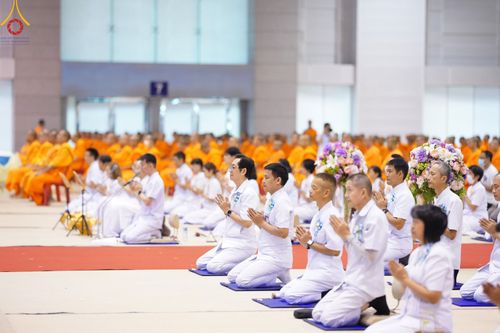 ภาพ No.146133:วันมหารำลึก ครั้งที่ 34 พิธีร่วมรำลึกถึงนักสร้างบารมีที่ล่วงลับไปแล้ว , พิธีสวดพระพุทธมนต์ ณ ห้องแก้วสารพัดนึก 1 วัดพระธรรมกาย วันเสาร์ที่ 27 กรกฎาคม พ.ศ. 2567