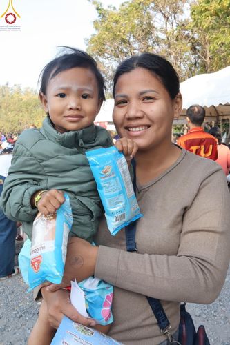 ภาพ No.193908:วัดพระธรรมกาย จัดงานวันเด็กแห่งชาติ ประจำปี พ.ศ.2568 ออกร้านอาหาร 200 ร้าน มอบของขวัญหลายหมื่นชิ้น วันที่ 12 มกราคม พ.ศ. 2568 วัดพระธรรมกาย อ.คลองหลวง จ.ปทุมธานี
