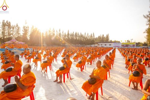 ภาพ No.193000:พิธีตักบาตรพระธรรมยาตรา ณ อนุสรณ์สถานคลองบางนางแท่น อ.สามพราน จ.นครปฐม ในโครงการธรรมยาตรา กตัญญูบูชา มหาปูชนียาจารย์ พระมงคลเทพมุนี(สด จนฺทสโร) พระผู้ปราบมาร อนุสรณ์สถาน 7 แห่ง ปีที่ 13 วันที่ 11 มกราคม พ.ศ.2568