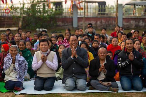 ภาพ No.76427:คณะสงฆ์และสามเณรบิณฑบาต ประเทศบังกลาเทศ วันที่ 11 กุมภาพันธ์ พ.ศ. 2566