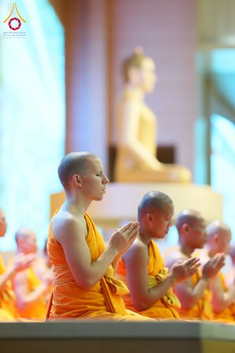 ภาพ No.209581:วันอาทิตย์ที่ 2 มีนาคม พ.ศ. 2568 พิธีบูชาข้าวพระ ณ สภาธรรมกายสากล วัดพระธรรมกาย