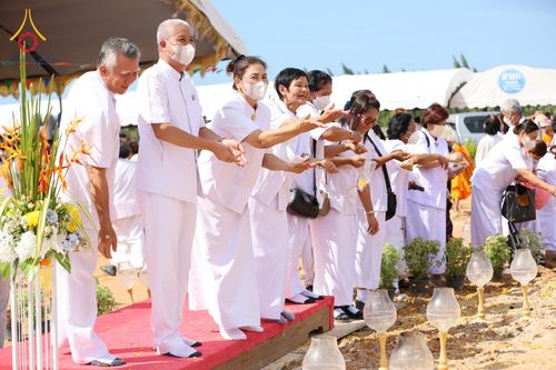 ภาพ No.76236:พิธีกลั่นแผ่นดินสร้างมหาเจดีย์ปัตตานี , พิธีตักบาตรแด่พระภิกษุสงฆ์ 159 รูป ,  พิธีทอดผ้าป่า , พิธีโปรยรัตนชาติ ,  พิธีจุดประทีปถวายเป็นพุทธบูชา ณ ศูนย์อบรมเยาวชนปัตตานี จ.ปัตตานี วันอาทิตย์ที่ 5 กุมภาพันธ์ พ.ศ.2566