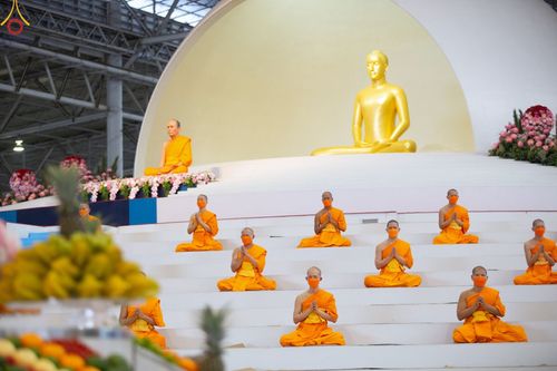 ภาพ No.86882:พิธีตักบาตร , พิธีบูชาข้าวพระ , พิธีจุดเทียนใจ ไฟนิรันดร์ อนันตชัย ในวันอาทิตย์ต้นเดือน 3 กันยายน พ.ศ. 2566 ณ วัดพระธรรมกาย