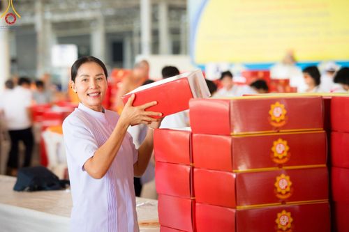 ภาพ No.212068:วันจันทร์ที่ 17 มีนาคม พ.ศ. 2568 บุญบรรจุกล่องไทยธรรม เพื่อถวายแด่พระสังฆาธิการ 40,000 กว่าวัดทั่วไทย ในวันคุ้มครองโลก 22 เมษายน พ.ศ. 2568 ณ บ้านแก้วเรือนทองคุณยายฯ วัดพระธรรมกาย