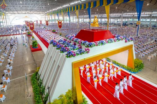 ภาพ No.251601:วันที่ 10 ตุลาคม พ.ศ. 2568 พิธีทอดผ้าป่าสมทบกฐินวัดพระธรรมกาย และสมทบกฐิน 30,000 กว่าวัดทั่วประเทศ ครั้งที่ 3 ณ สภาธรรมกายสากล วัดพระธรรมกาย