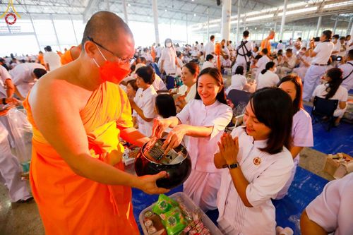 ภาพ No.126558:พิธีตักบาตร ในวันอาทิตย์ต้นเดือนที่ 3 มีนาคม พ.ศ. 2567 ณ บ้านแก้วเรือนทองคุณยายฯ วัดพระธรรมกาย