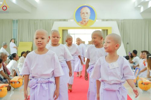 ภาพ No.216230:วันเสาร์ที่ 5 เมษายน พ.ศ. 2568 พิธีตัดปอยผม พิธีขอขมาผู้ปกครอง พิธีขอขมามอบผ้าไตร พิธีบรรพชา พิธีถวายบาตรสามเณร ณ ศูนย์ปฏิบัติธรรมและศูนย์อบรมเยาวชนเพชรบุรี ต.ท่าแลง อ.ท่ายาง จ.เพชรบุรี