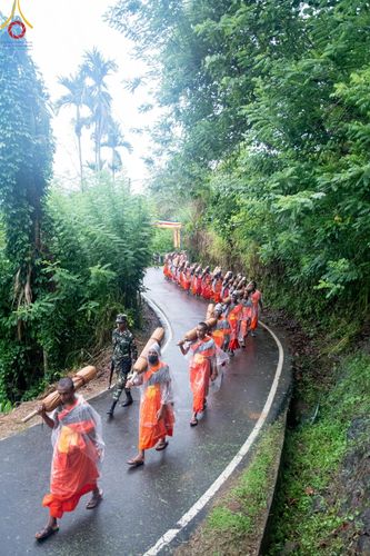ภาพ No.140974:PhotoStory มหาศรัทธา ธรรมยาตราศรีลังกา EP.5 โครงการสยาม-ลังกา ธรรมยาตรา ฉลองเทศกาลวิสาขบูชาแห่งชาติ ศรีลังกา บูชาธรรม 80 ปีหลวงพ่อธัมมชโย เส้นทางจาก เมืองดัมบูลลา ไปยัง เมืองมาตะเล ตั้งแต่วันที่ 17-20 พฤษภาคม พ.ศ.2567
