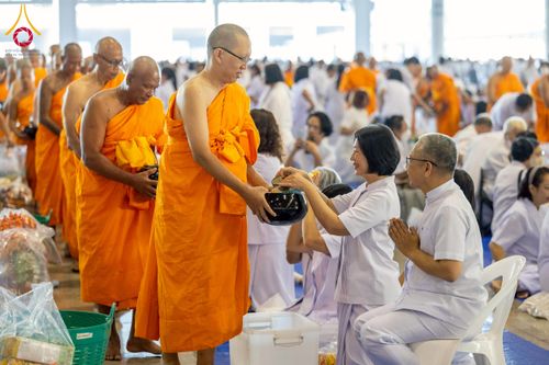 ภาพ No.277038:วันอาทิตย์ที่ 7 ธันวาคม พ.ศ. 2568 พิธีตักบาตรอาทิตย์ต้นเดือน ณ บ้านแก้วเรือนทองคุณยายฯ วัดพระธรรมกาย