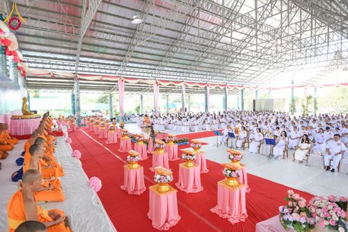 ภาพ No.175103:พิธีทอดกฐินสถาปนา แผ่นสิริฉะทะนะรัสมี(หลังคา) อาคาร 80 ปี หลวงพ่อธัมมชโย ณ ศูนย์ปฏิบัติธรรมวิหารแดง จ.สระบุรี วันเสาร์ที่ 9 พฤศจิกายน พ.ศ. 2567