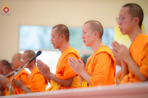 ภาพ No.216860:วันเสาร์ที่ 5 เมษายน พ.ศ. 2568 พิธีตัดปอยผม พิธีขอขมาผู้ปกครอง พิธีมอบบาตรและผ้าไตร พิธีบรรพชา ณ ศูนย์ปฏิบัติธรรมและศูนย์อบรมเยาวชนพระนครศรีอยุธยา ต.พุทเลา อ.บางปะหัน จ.พระนครศรีอยุธยา