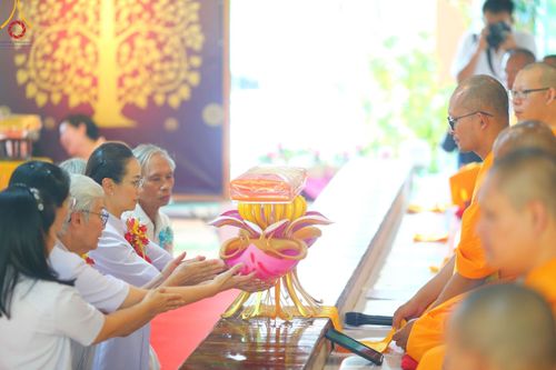 ภาพ No.97935:พิธีทอดกฐินสามัคคีทั่วไทย 5,000 วัด ณ ศูนย์ปฎิบัติธรรมแม่สรวย จ.เชียงราย วันที่ 19 พฤศจิกายน พ.ศ. 2566