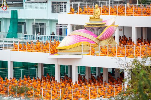 ภาพ No.118975:คณะพุทธบุตรธรรมยาตราร่วมปฏิบัติธรรม และถ่ายภาพหมู่ประวัติศาสตร์ ในโครงการธรรมยาตราฯ ปีที่ 12  วันที่ 25 มกราคม พ.ศ. 2567  ณ อาคารธรรมยาตรา กตัญญูบูชามหาปูชนียาจารย์  ตรงข้ามวัดปากน้ำภาษีเจริญ จ.กรุงเทพมหานคร