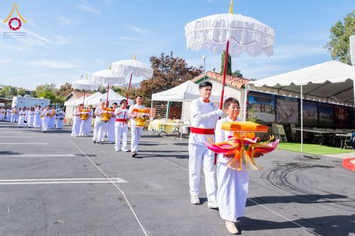 ภาพ No.179827:พิธีทอดกฐินบรมจักรพรรดิ สร้างอุโบสถ 80 ปี บูชาธรรมหลวงพ่อธัมมชโย ณ วัดพระธรรมกายแคลิฟอร์เนีย ประเทศสหรัฐอเมริกา วันอาทิตย์ที่ 10 พฤศจิกายน พ.ศ. 2567